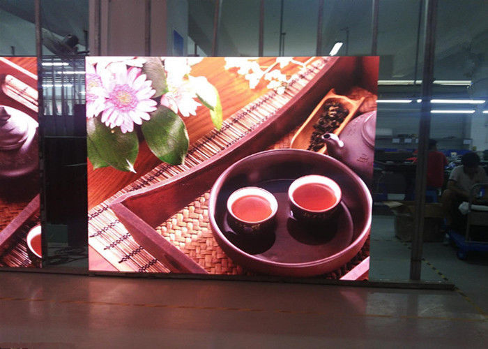 Het tonen van Box leidde Comité Volledige Kleur 2.5mm Helderheid 1500 Herz van de Pixelhoogte 1300cd leverancier